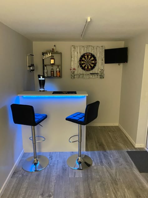 Garage Mini Bar Ideas, Small Inside Bar Ideas, Mini Bar Man Cave, Small Bar Lounge Room Ideas, Small Man Cave Bar, Garage To Bar Conversion, Game Room Bar Ideas Small Spaces, Man Cave Bar Ideas Small Spaces, Small Garage Bar Ideas