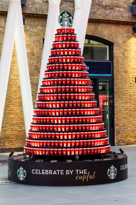 Starbucks Christmas tree Starbucks Red Cup, Unusual Christmas Trees, Starbucks Art, Harrods Christmas, Types Of Christmas Trees, Starbucks Store, New Years Tree, Red Cup, Christmas Campaign