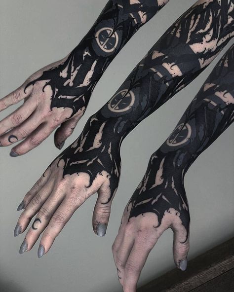 1,421 Likes, 4 Comments - Dark Tattoos World (@dark.tattz) on Instagram: “Oh yeah 🖤💀 By @bb_bastianblau  #darktattz #oldschooltattoos  #traditionaltattoo #palmtattoo…” Tattoo Catalog, Dark Tattoos, Mystical Tattoos, Black Tattoo Cover Up, Blackout Tattoo, Palm Tattoos, Fire Tattoo, Creepy Tattoos, Dark Tattoo