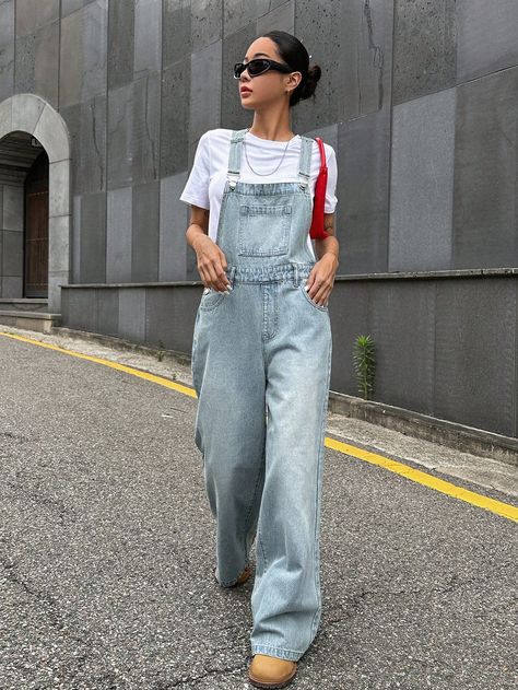 Jean clair Casual Collar Sans manches Jean Unicolore salopette Embellished Pas de l'extensibilité Overalls Outfit Jeans, Light Denim Overalls Outfit, Jumpsuit Outfit Jeans, Jeans Dungarees Outfits, Overall Denim Outfits, Light Wash Denim Overalls, Outfit Salopette Jeans, Denim Aesthetic Outfit, Overall Jeans Outfit