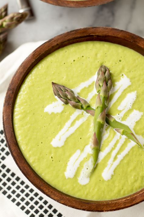 Creamy Asparagus and Leek Soup - Vegan + Gluten-free Asparagus Leek Soup, Vegan Asparagus, Creamy Asparagus, Paleo Soup, Vegetarian Soup Recipes, Vegan Salads, Soup Vegan, Asparagus Soup, Leek Soup