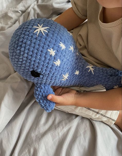 Zodiac sign on knitted whale Light Blue Crochet Ideas, Blue Crochet Plushies, Knitted Whale, Blue Crochet Ideas, Crocheted Whale, Blue Amigurumi, Zodiac Star Constellation, Constellation Embroidery, Zodiac Embroidery