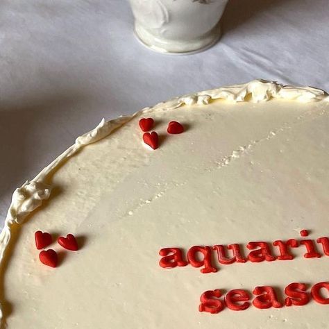 Pinterest on Instagram: "New season, new Pinterest cake. Grab some candles and tag your Aquarius bestie below ♒" Aquarius Cake, Pinterest Cake, Aquarius Season, January 22, New Season, Candles, Cake, On Instagram, Instagram