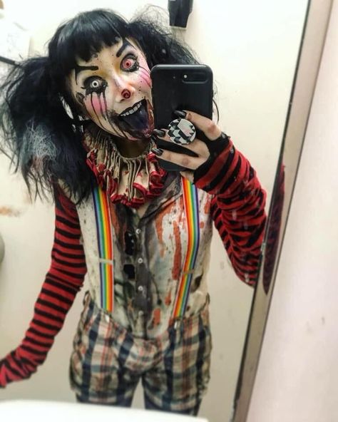 @maddiexxmonster on Instagram Creepy Clown Costume Women, Scary Clown Costume Women, Halloween Carnevil, Easy Clown Makeup, Haunt Makeup, Clown Ideas, Scary Clown Costume, Clown Costume Women, Clown Hair