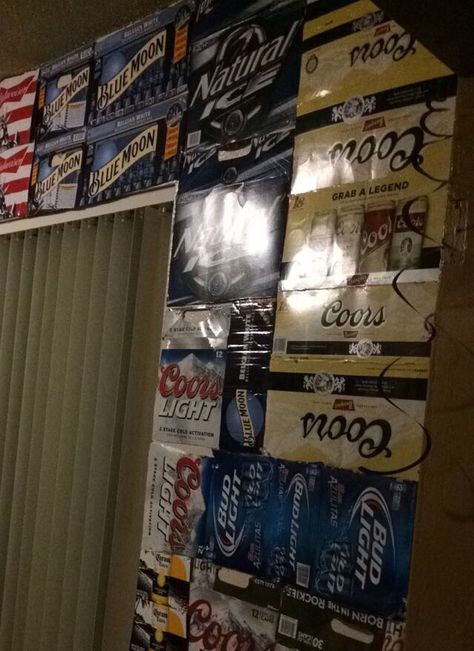 Wall decor? Beer boxes #college Beer Box Decorations, Frat Bedroom Ideas, Frat House Bedroom, Beer Box Wall, Party Basement College, Trap House Decor, Frat Basement, Frat Room, Frat House Decor