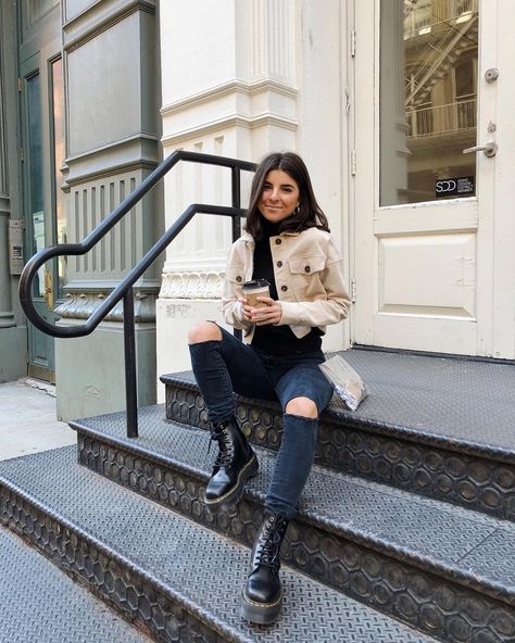 Viviane Audi on Instagram: “Honestly, I cannot wait to watch @bachelorabc tonight!! Fun fact: my dad and I have been watching it together for years! 😂 Who else is…” Vivian Audi, Viviane Audi, Martens Outfit, Doc Martens Outfit, Chunky Sweaters, Black Biker Shorts, Barcelona Fashion, Sorority Recruitment, Fashion Tips For Women