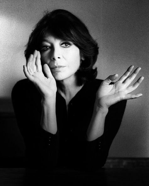 Juliette Gréco by Irmeli Jung ,1983 Juliette Greco, Classic Jazz, French Cinema, Pop Singers, Movie Theater, Wearing Black, Summer Hairstyles, Straight Hairstyles, Black And White