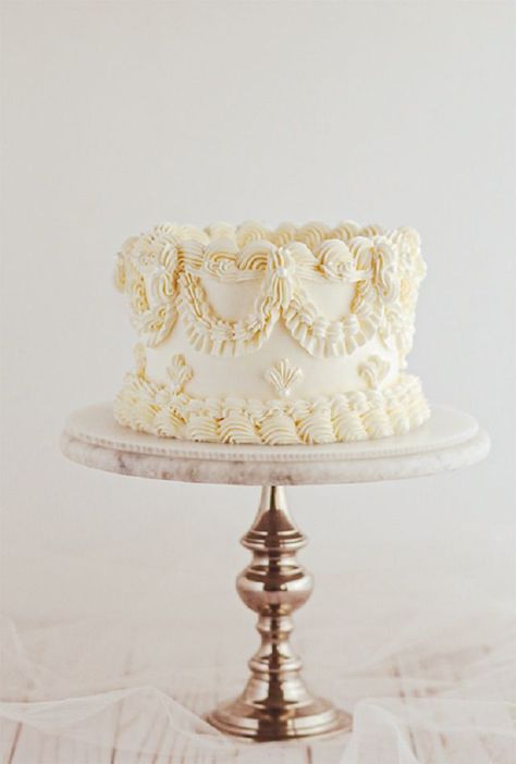 Victorian Cakes, Bolo Vintage, Vintage Wedding Cake, Wedding Cake Servings, Pastel Cakes, Wedding Cake Ideas, Wedding Cakes Vintage, Pretty Birthday Cakes, Small Cake