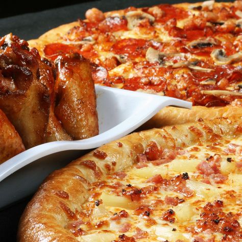 Why every pizza chain serves wings - Thrillist Wings And Pizza Party, Pizza And Wings Party Ideas, What To Serve With Wings, Pizza And Wings, Cleveland Food, Pizza Wings, Boiled Chicken Breast, Tiffany Theme, Pizza Ideas