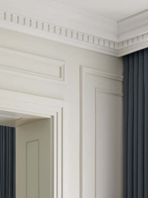 Neoclassical Stairs, Ceiling Molding Ideas, Modern Crown Molding, Classic Ceiling Design, Neoclassic Interior, Timber Wall Panels, Dentil Molding, Contemporary Victorian, Millwork Details