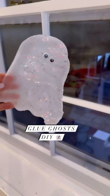 Fall Crafts Ghost, Halloween Diy Preschool, Diy Adopt A Ghost, Glue Ghost Craft, Halloween Crafts For Older Kids, Clear Glue Crafts, Glue Ghosts, Ghost Crafts For Kids, Glitter Glue Crafts