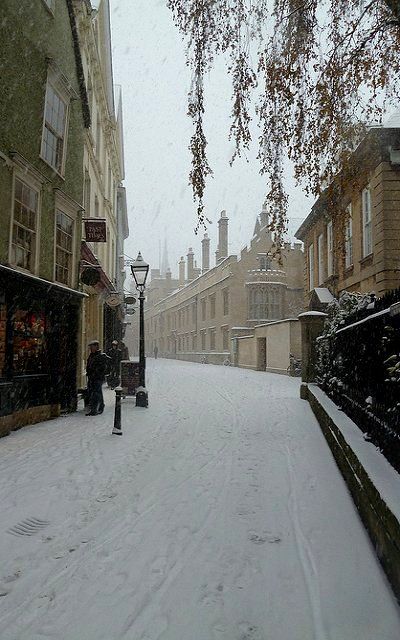 Oxford England, Christmas Markets, Beautiful Sites, Academia Aesthetic, Best Seasons, Winter Aesthetic, Pretty Places, Narnia, Winter Time