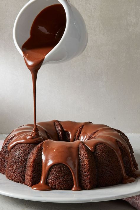 Chocolate Glaze For Pound Cake, Glaze For Chocolate Cake, Chocolate Glaze With Cocoa Powder, Chocolate Cake Icing Ideas, Chocolate Glaze For Cake, Chocolate Cake Glaze, Chocolate Glaze Recipe, Glazed Cookies, Homemade Chocolate Buttercream Frosting