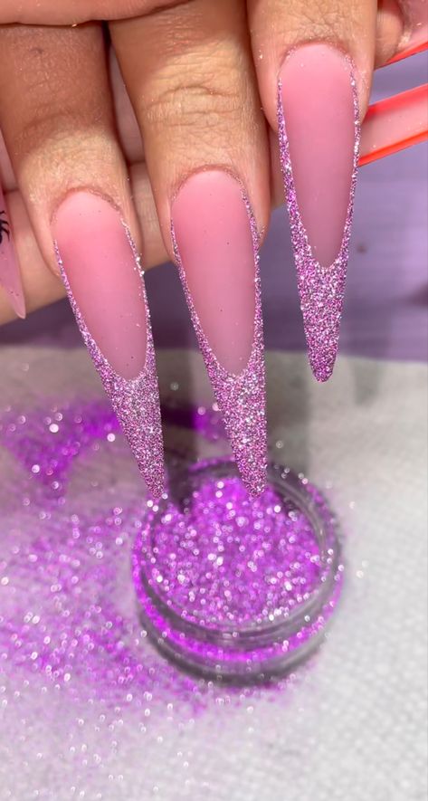 Purple Nails Stiletto, Pointy Acrylic Nails, Dust Purple, Unicorn Dust, Stilleto Nails Designs, Glitter Nails Acrylic, Pointy Nails, Nails Purple, Lavender Nails