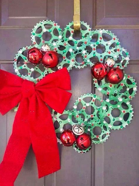 Dirt Bike Decor, Bicycle Crafts, Recycled Bike Parts, Bike Decor, Bike Craft, Bicycle Decor, Diy Fall Wreath, Bicycle Art, Wreath Ideas