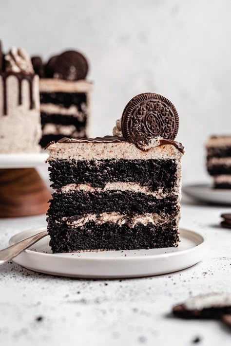 Vegan Chocolate Oreo Cake (with Oreo buttercream) - Plantiful Bakery Vegan Layer Cake, Oreo Dort, Oreo Buttercream Frosting, Vegan Ganache, Chocolate Ganache Drip, Healthy Bakes, Oreo Torte, Ganache Drip, Chocolate Oreo Cake