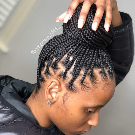 Medium Knotless Box Braids Bra Strap Length, Notlessbox Braids Styles, Braids In A Bob Style, Professional Braids, Braids Diy, Protective Style Braids, Small Box Braids, Stylish Naija, Box Braids Hairstyles For Black Women