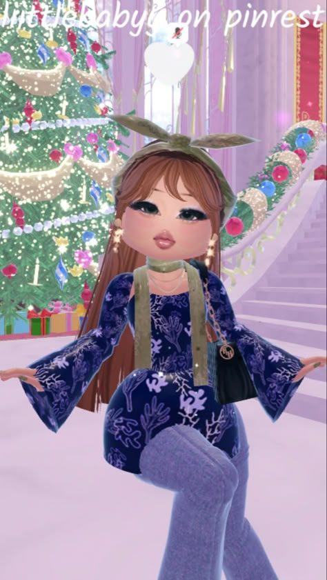 Royalty Royale High Outfit, 90s Fashion Royale High, Royale High Royalty Outfit, Blue And Green Royale High, 80s Fashion Royale High, Rainy Day Outfit Royale High, Retro Royale High Outfits, Winter Outfit Royale High, Ice Fairy Royale High