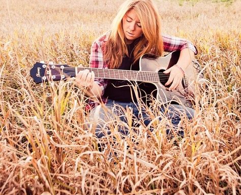 Playing guitar in a field Senior photos Sinner Saved By Grace, Redhead Girl, Saved By Grace, Senior Photos, Playing Guitar, Country Girls, Cover Photos, Worship, Natural Beauty