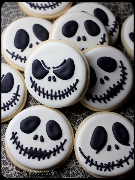 Jack Skellington sugar cookies.  | #HalloweenTreats Snack Halloween, Dessert Halloween, Postres Halloween, Kids Halloween Food, Halloween Cookie Recipes, Halloween Donuts, Dulces Halloween, Halloween Cookies Decorated, Halloween Sugar Cookies