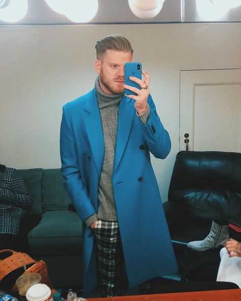 Scott Hoying on Instagram: “Rockefeller Tree Lighting ❤️🎄 styled by: @cdicelove13 hmu: @torstenwitte” Rockefeller Tree, Blue Selfie, Scott Hoying, Pentatonix, Song One, Tree Lighting, Fashion Lighting, Celebrities Male, Double Breasted Suit Jacket