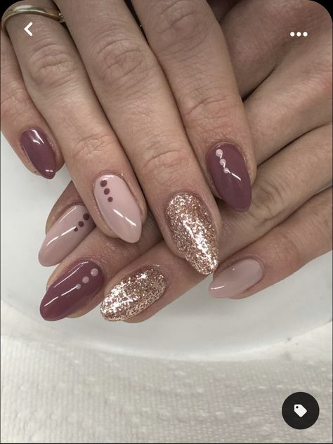 Mauve Acrylic Nails Short, Elegant Mauve Nails, Cute Mauve Nails, Mauve Almond Nails Design, Mauve Nails Wedding, Rose Gold And Mauve Nails, Mauve Gel Nails Ideas, Rose Gold Autumn Nails, Mauve And Brown Nails