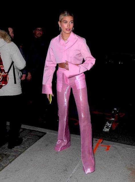 Hailey Bieber Pink Outfit, Monochromatic Outfit Party, Extra Party Outfits, Pink Orange Dress Outfit, Vogue Party Outfits, Bright Party Outfit, Pop Of Pink Outfit, Hailey Bieber Party Outfit, Monochrome Party Outfit