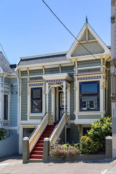 1883 Victorian For Sale in San Francisco, California - OldHouses.com San Francisco Architecture Victorian, Victorian Bungalow, Double Parlor, San Francisco Victorian Houses, San Sequoia, San Francisco Architecture, Kitchen And Breakfast Nook, Sunny Kitchen, Front Rooms