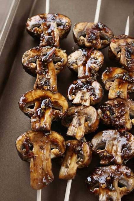 Vegetarian BBQ Ideas: Grilled mushroom skewers Marinated Grilled Mushrooms, Mushroom Skewers, Vegan Barbecue Recipes, Vegetarian Grilling Recipes, Vegan Barbecue, Vegetarian Bbq, Vegetarian Barbecue, Soup Appetizers, Marinated Mushrooms