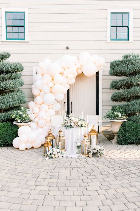 Sweetheart Table With Balloons, Balloon Sweetheart Table, Simple Wedding Backdrop Balloons, All White Balloon Arch, Balloon Arch Wedding Receptions, Bridal Balloon Arch, Wedding Balloon Backdrop, Bridal Shower Balloon Arch, Balloon Wedding Decorations