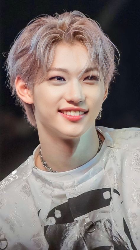 Prince Felix, 17 Kpop, Skz In Cute, Dessin Adorable, Homeless Children, Felix Stray Kids, Korean Pop, Crazy Kids, Safe Space