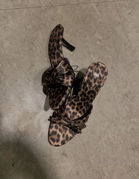 Kendall Core, Leopard Clothes, Baby Panther, Cheetah Clothes, Cheetah Print Wallpaper, Cheetah Style, Iphone Lockscreen, Lockscreen Wallpaper, Vision Boards