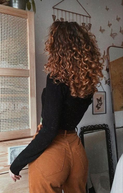 Dyed Curly Hair, Natural Curly Hair Cuts, Highlights Curly Hair, Curly Hair Photos, Colored Curly Hair, Haircuts For Curly Hair, Curly Hair Inspiration, Curly Hair Care, Hair Routines