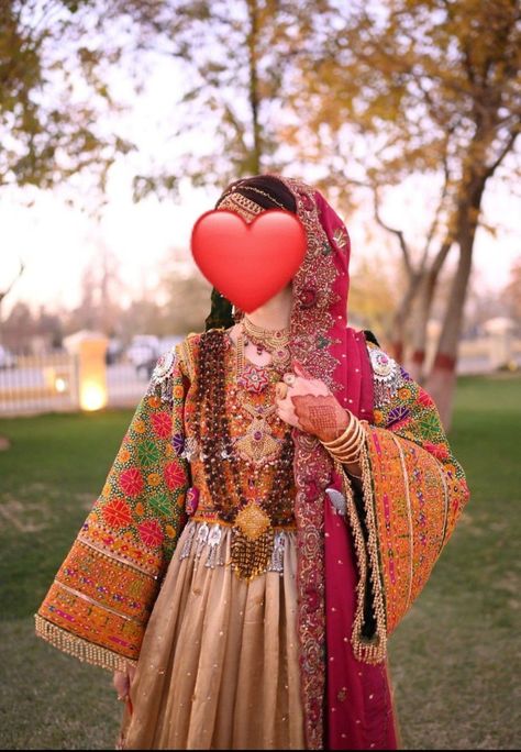 Baraat Outfit, Afghan Aesthetic, Brides Outfit, Pakistani Design, Cultural Clothes, Afghanistan Culture, Afghani Dress, Afghani Clothes, Balochi Dress