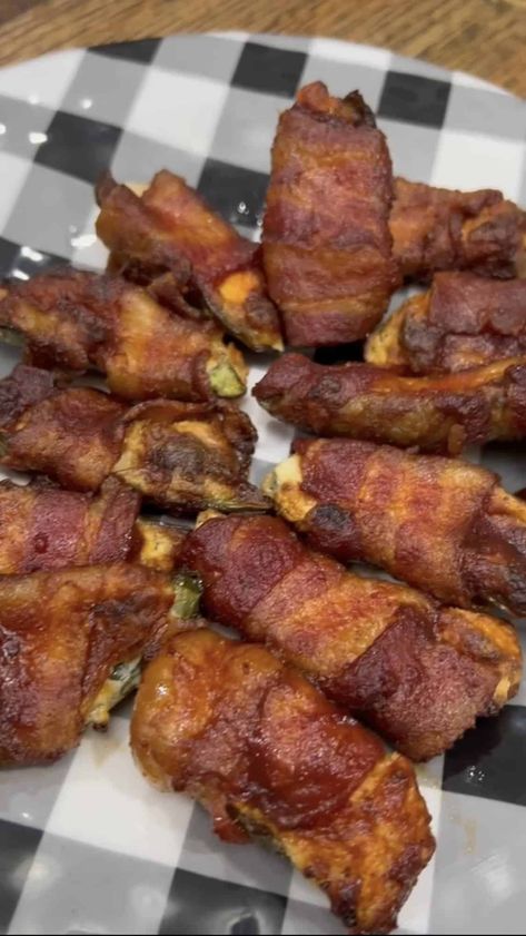 Air Fryer Jalapeño Poppers Midwest Recipes, Air Fryer Jalapeno Poppers, Cooking In The Midwest, Luke Brown, Tiny Bites, Bacon Wrapped Jalapeno Poppers, Jalapeño Poppers, Poppers Recipe, Bacon Appetizers