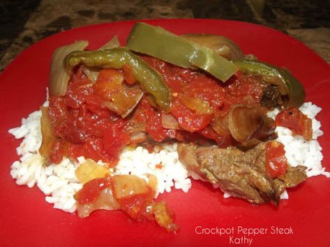 Pepper Steak With Onions & Tomatoes Pepper Steak With Onions, Pepper Steak Recipe Easy, Pepper Steak And Onions, Steak With Onions, Crockpot Pepper Steak, Round Steak Recipes, Crockpot Stuffed Peppers, Steak And Rice, Pepper Steak Recipe