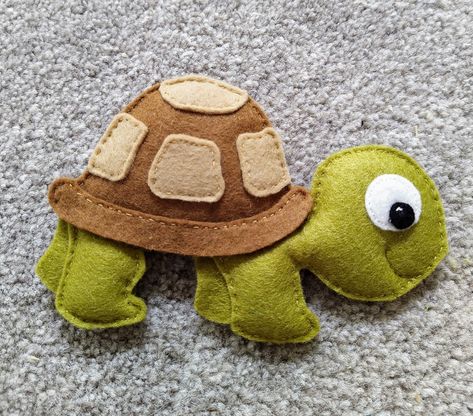 Turtle Ornament Diy, Felt Turtle Pattern Free, Felt Turtle Pattern, Felt Tortoise, Felt Turtle, American Flag Crafts, Hand Sewn Felt, Felt Doll Pattern, Cute Tortoise