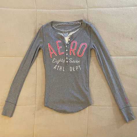 Y2K 2000s Dainty Thermal Grey Vampire Girlfriend Twilight Inspired Aeropostale Henley Long Sleeve Top #y2k #y2ktashion #2000s #2000sfashion #twilight #depop #BellaSwan #thevampirediaries Embroidered Jeans Outfit, Aeropostale Henley, Chicago Drill, Vampire Girlfriend, Everything All At Once, Movie Inspired Outfits, Henley Long Sleeve, Grunge Fairycore, Cute Coquette