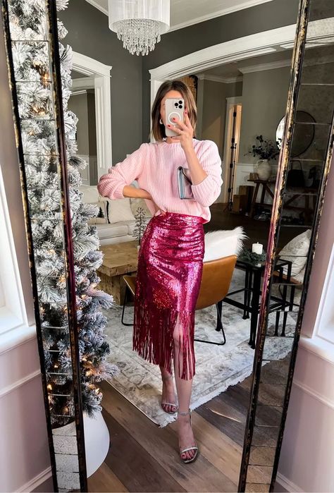 Sequin Skirt Outfit, Sequin Dress Outfit, Sequined Skirt, Christmas Outfit Ideas, Pink Sequin Dress, Party Outfits For Women, Nye Outfits, Glam Outfit, New Years Outfit