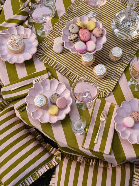 The Heather Taylor Home x Domino Collection Is Finally Here China Table Setting Ideas, Heather Taylor, Party Tablescapes, Beautiful Tablescapes, Dinner Party Themes, Home Nursery, Table Setting Decor, Party Table Cloth, Summer Tables