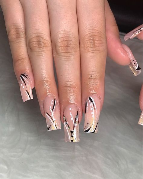 90s Line Art Nails, 90s Short Nails, 90s Nails Acrylic Short, Throwback Nail Designs, 90s Nails Acrylic, 90s Nail Designs, 90s Inspired Nails, Stilettos Nails, Nails Acrylic Black