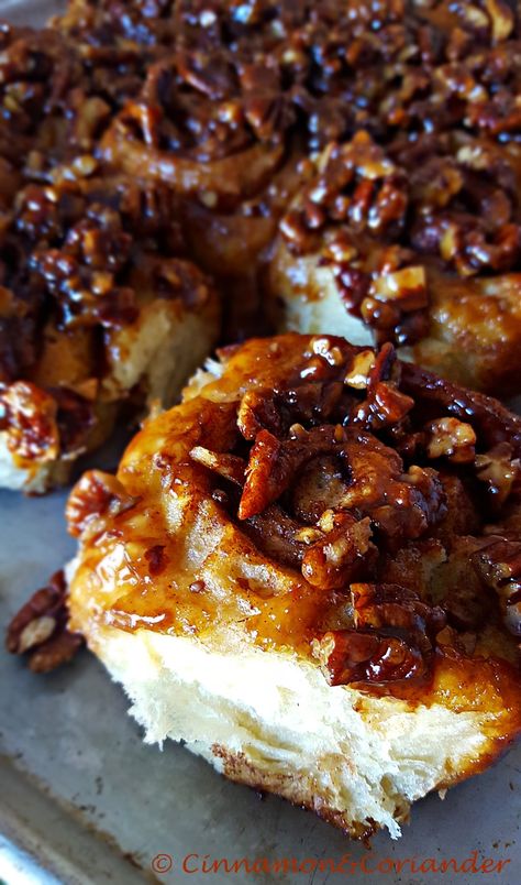 Best Sticky Buns, Easy Sticky Buns, Caramel Sticky Buns, Sticky Buns Recipes, Pecan Sticky Buns, Sweet Breakfast Treats, Pecan Rolls, Buns Recipe, Lunchbox Ideas