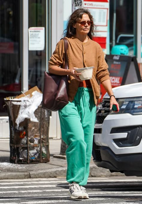 Katie Holmes Street Style, Katie Holmes Outfits, Katie Holmes Style, Winter Fit, Nyc Shopping, Clothes Outfits, Style Clothes, Katie Holmes, Sporty Chic