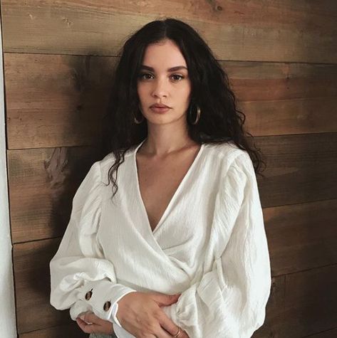 Female Crush, Sabrina Claudio, Fav Aesthetic, Young Blood, Texturizer On Natural Hair, Elegante Casual, 영감을 주는 캐릭터, Roller Skating, Mode Inspiration