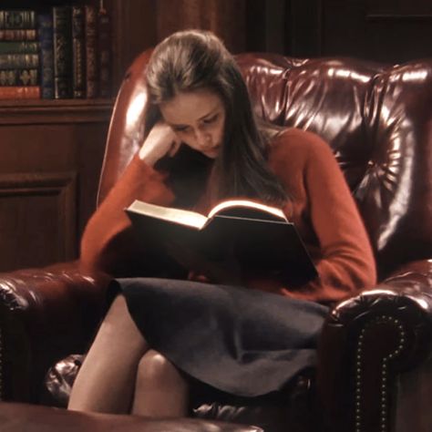 Photography Book, Rory Gilmore, Gilmore Girls, Hogwarts, A Book, We Heart It, Lost, Reading, Photography