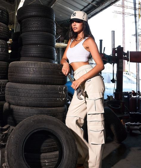 @maryy_williamson 🧰🔧 For @vibrantmiu Location: Mechanic shop(Groovypads)📍 . . . #fashion #fashioninspiration #losangeles #madeinpeerspace #laphotographer #outfitinspo #streetwearfashion #streetphotography Mechanic Photoshoot, Women Mechanic, Mechanic Fashion, Windsong Ranch, 2025 Photo, Nascar Photos, Woman Mechanic, Work Overalls, Mechanic Shop