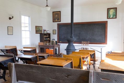 The one-room schoolhouse: Since 2005, the school has showcased Ozark heritage | Life | the-standard.org Schoolhouse Decor, One Room Schoolhouse, Teachers Room, Pot Belly Stove, Normal School, Homestead Farm, Old School House, School Desks, White Building