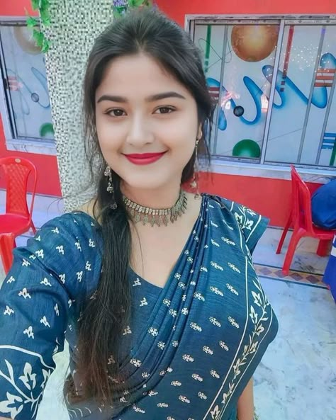 Indian Girls Dp, Fitness Fashion Outfits, Celebrity Fashion Looks, Bollywood Hairstyles, Indian Photoshoot, Photographer Photoshoot, Best Photo, Girls Dp, Beautiful Smile Women