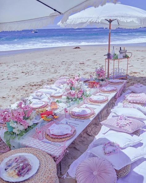 Pastel Birthday Decor, Beach Picnic Party, Summer Birthday Cake, Pastel Birthday, Beach Birthday Party, Pastel Party, Picnic Birthday, Boho Picnic, Birthday Brunch