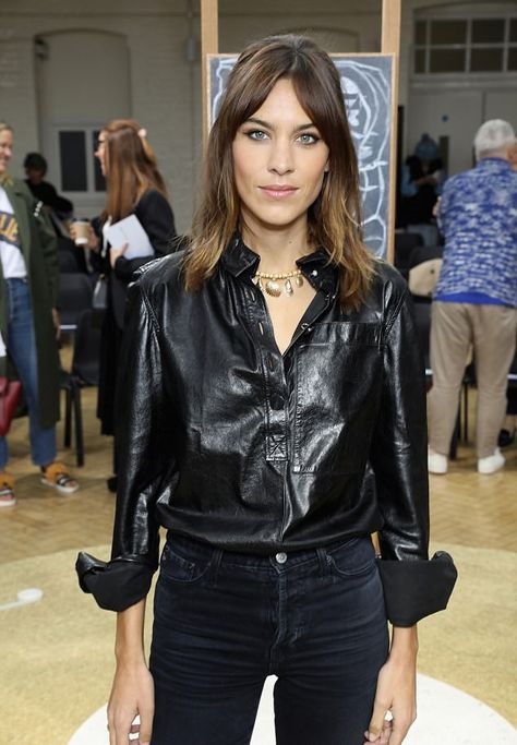 Autumn Winter Fashion Trends | Leather Shirt Leather Shirt Street Style, Womens Leather Shirt, Leather Shirt Outfit, Moda Casual Chic, Alexa Chung Style, London Fashion Weeks, Style Casual Chic, Modern Womens Fashion, Jw Anderson